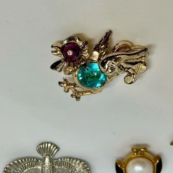 Vintage Bird Brooch Bundle in Gold and Silver, Marvella penguin & more - Picture 4 of 7